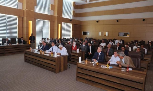 AK Parti Genel Başkan Yardımcısı Özhaseki belediyede toplantıya katıldı