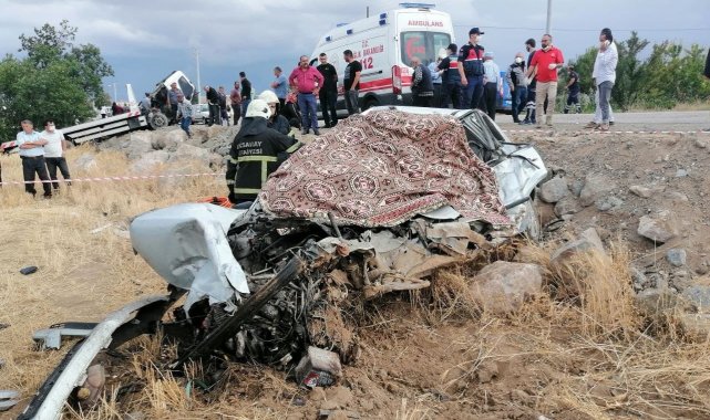 Aksaray'da otomobil ile oto kurtarıcı çarpıştı: 2 ölü, 1 yaralı