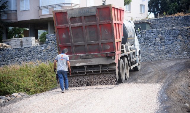 Alanya Belediyesi&#039;nden doğu mahallelerine asfalt çalışması