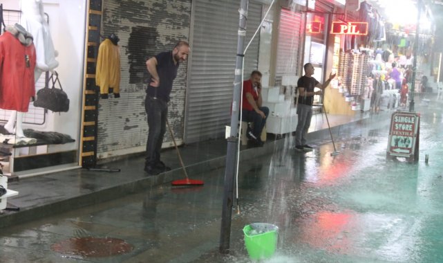 Antalya&#039;da sağanak yağmur