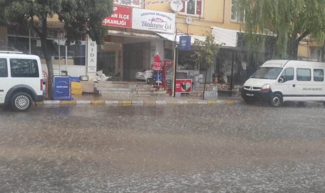 Arguvan&#039;da dolu ve yağmur etkili oldu