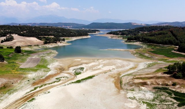 Aslantaş Barajı&#039;nda korkutan kuraklık manzarası
