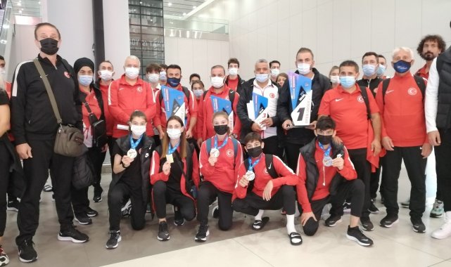 Avrupa şampiyonu milli tekvandocular yurda döndü