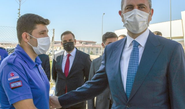 Bakan Gül, sosyal medyadan gelen daveti geri çevirmedi