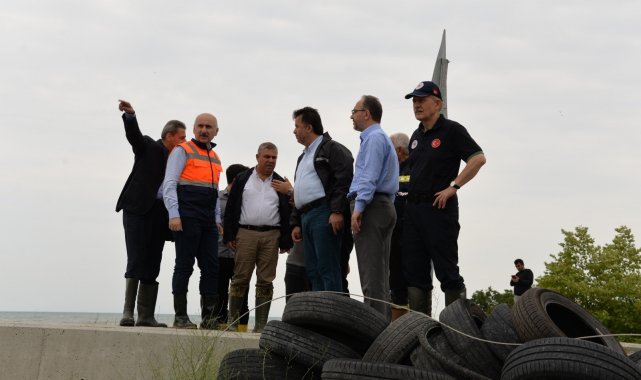 Bakan Karaismailoğlu afet bölgesini havadan inceledi