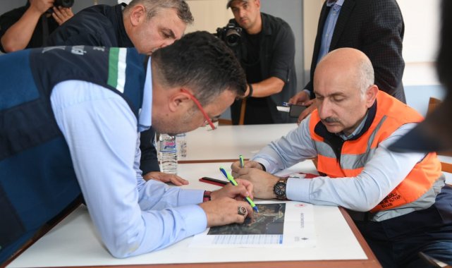 Bakan Karaismailoğlu, sel felaketinin yaşandığı Sinop Ayancık&#039;ta helikopterle incelemelerde bulundu