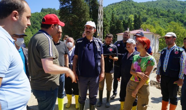 Bakan Kurum, selde zarar gören binaları yerinde inceledi
