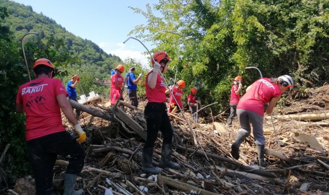 BAKUT ekibi sel bölgesinde arama çalışmalarını sürdürüyor