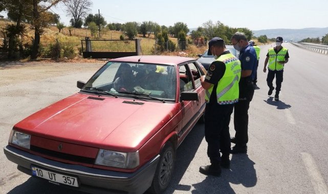 Balıkesir&#039;de jandarma 14 aranan şahsı yakaladı