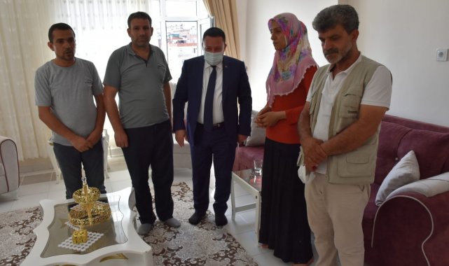 Başkan Beyoğlu evladını terör örgütünden kurtaran fedakar anne ile görüştü