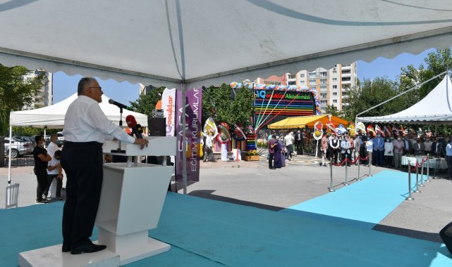 Başkan Büyükkılıç: &quot;Çocuklarımızın donanımlı olması çok önemli&quot;