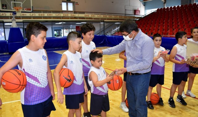 Başkan Çelik yaz kurslarında öğrencilerle buluştu