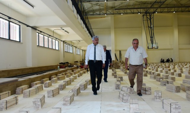 Başkan Küpeli spor salonunda incelemelerde bulundu