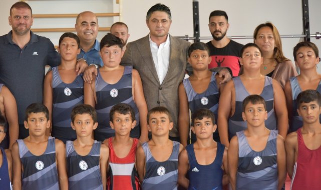 Başkan Serkan Acar&#039;dan milli güreşçilere ziyaret