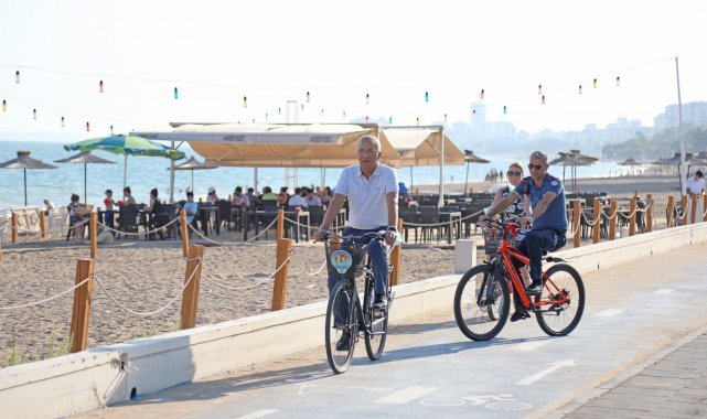 Başkan Tarhan&#039;dan aile plajında bisikletli denetim