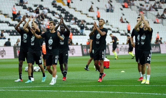 Beşiktaşlı futbolcular, Süleyman Seba tişörtüyle sahada