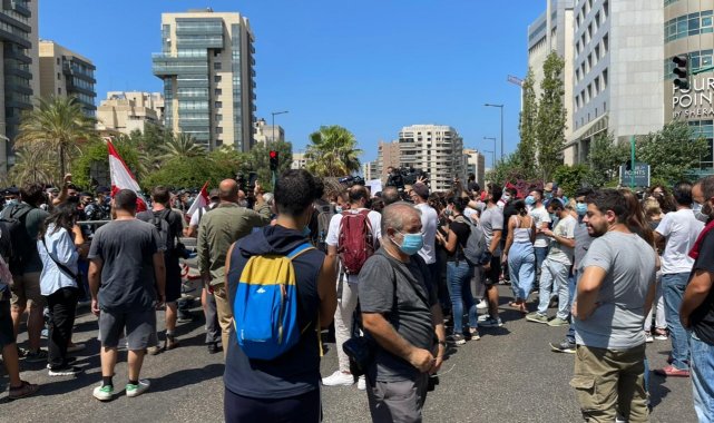 Beyrut&#039;ta, Liman patlaması kurbanlarının aileleri protesto düzenledi