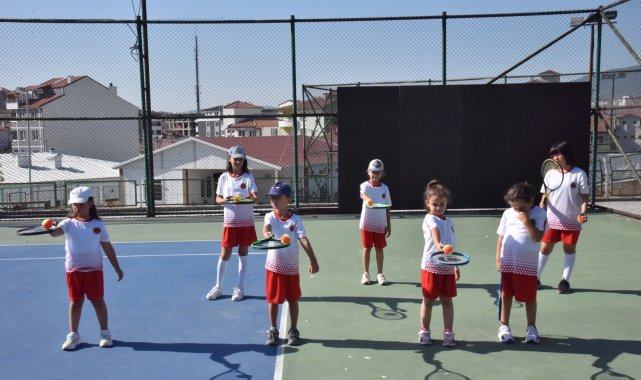 Bilecik&#039;te çocuklar tenis ile tanıştı