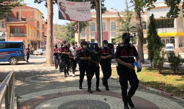 Bilecik&#039;te dolandırdılar, İstanbul&#039;da yakalandılar
