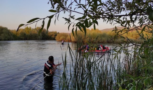 Bingöl&#039;de baraj sularının yükselmesiyle mahsur kalan 30 kişi kurtarıldı