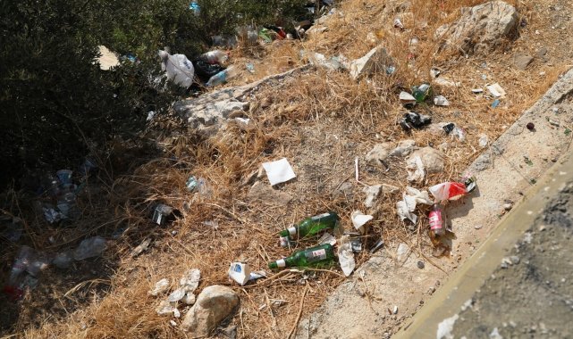 Bodrum&#039;u elleriyle temizliyorlar: 1 ton çöp topladılar