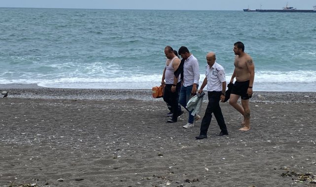 Boğulma tehlikesi geçiren kadını kurtarmak isterken canından oluyordu