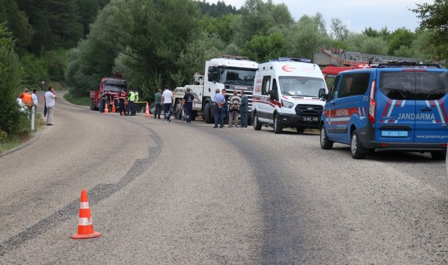 Bolu&#039;da, şarampole devrilen tırın sürücüsü hayatını kaybetti