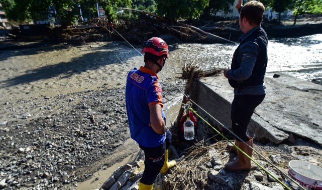 Bozkurt'ta ulaşımın kesildiği mahalleye su ve gıda böyle ulaştırıldı