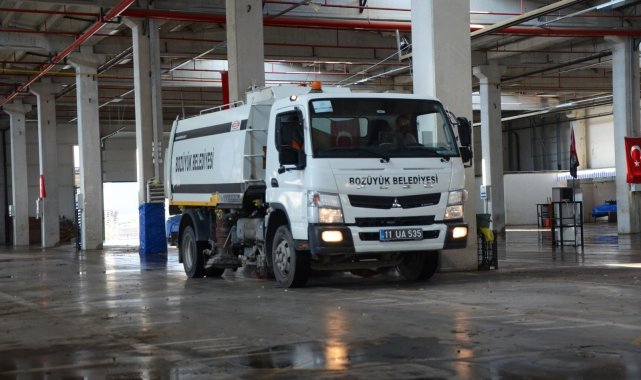 Bozüyük&#039;te kapalı pazar temizlendi