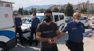 Burdur'da sağlık çalışanlarını darp eden şüpheli: "Niye çekiyorsunuz, çok mu merak ediyorsunuz"