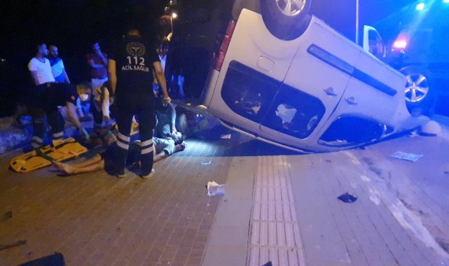 Bursa'da hafif ticari araç takla attı: 2 yaralı