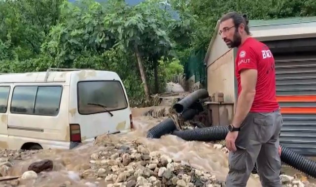 Bursa&#039;da sel vatandaşları uykuda yakaladı