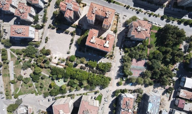 Büyükşehir depremde zarar gören parkları yeniliyor