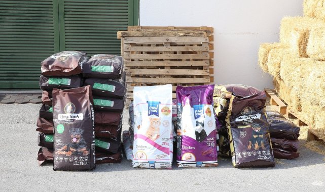 Büyükşehirden yangın bölgelerine yem ve mama desteği