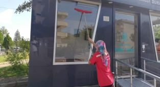 Çan’da akıllı duraklar dezenfekte edildi