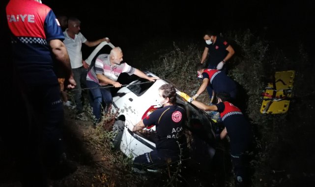 Çanakkale&#039;de şarampole uçan otomobilde 4 kişi yaralandı