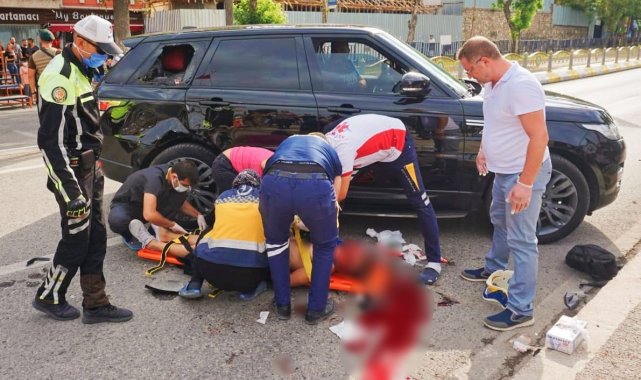 Çarpışmanın etkisiyle motordan savrulan kasksız sürücü ağır yaralandı