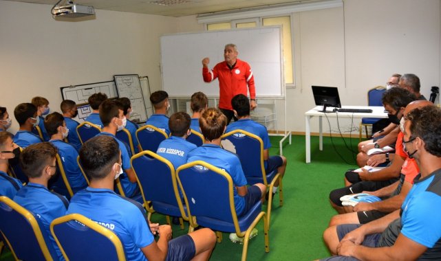 Çaykur Rizespor altyapısında iletişim temalı toplantı