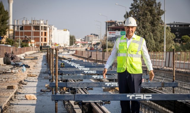 Çiğli Tramvayı&#039;nda ilk raylar döşendi
