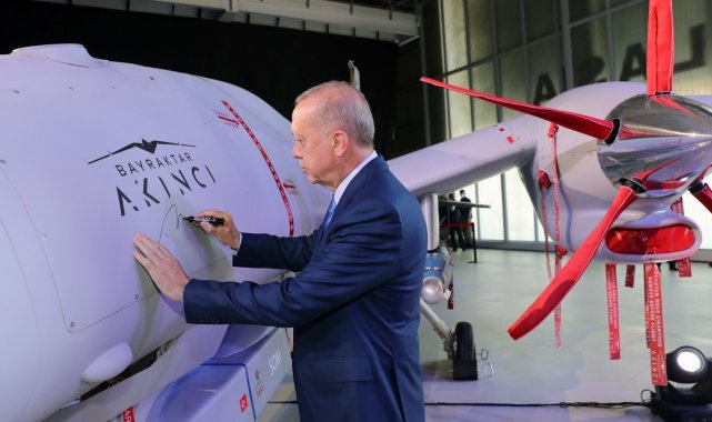 Cumhurbaşkanı Erdoğan Akıncı TİHA&#039;ya ilk imzayı attı