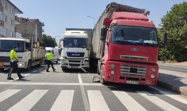 D130&#039;de iki tır çarpıştı: 1 yaralı