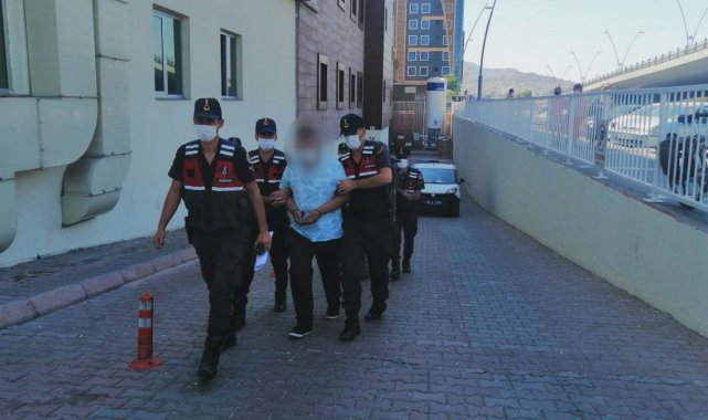 Demir boru hırsızları jandarmadan kaçamadı