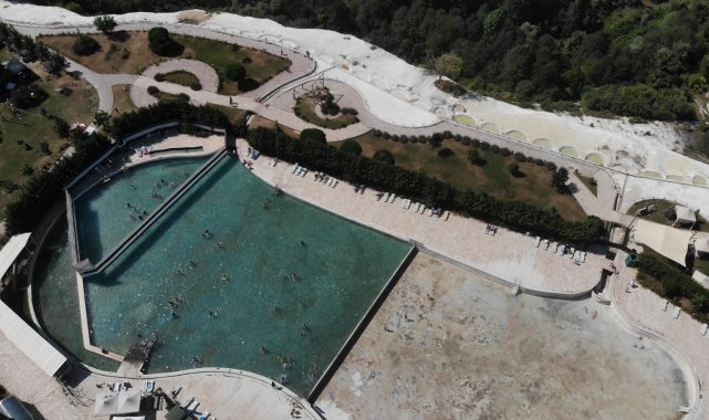 Denize gidemeyenler &#039;Bolu&#039;nun Pamukkalesi&#039; Akkayalar&#039;da serinliyor