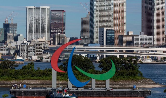 Dev paralimpik sembolü Tokyo&#039;da görücüye çıktı