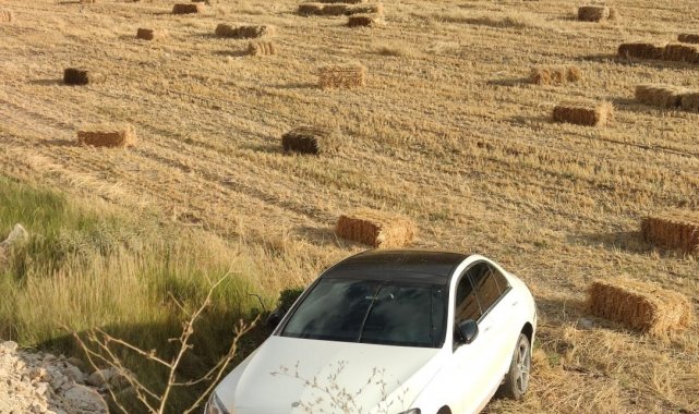 Direksiyon hakimiyetini kaybedip tarlaya uçtu 1 ağır 5 yaralı