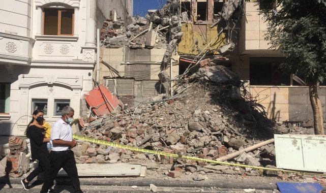 Diyarbakır&#039;da 50 yıllık karakol binası yıkıldı