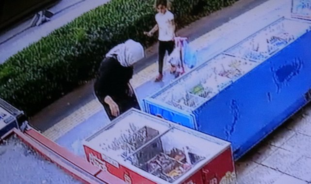 Diyarbakır&#039;da anne şiddeti kamerada: Önce kafasına bastı, sonra tokatladı