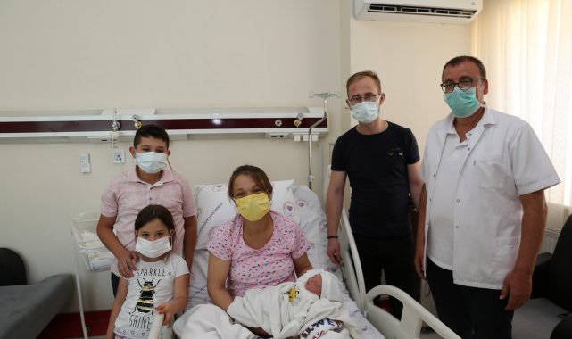 Doktorlar 3&#039;ten sonra riskli dedi, o 8&#039;inci çocuğunu doğurdu