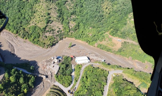 DSİ Genel Müdürü, gazeteciler ile HES alanını helikopterle inceledi