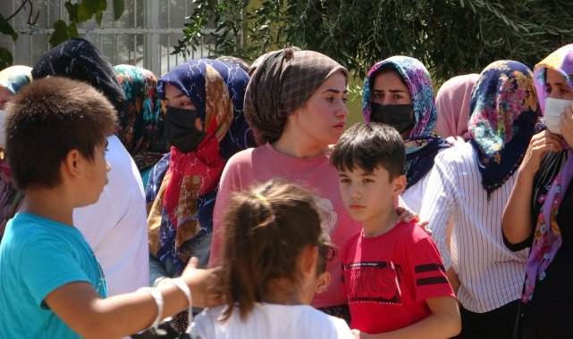 Düğün yolunda kazada ölenler gözyaşlarıyla uğurlandı